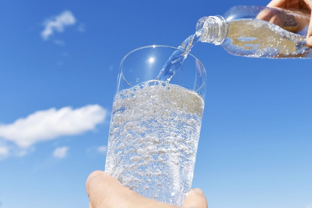 水の代わりに炭酸水をたくさん飲んでも大丈夫？正しい炭酸水の知識。