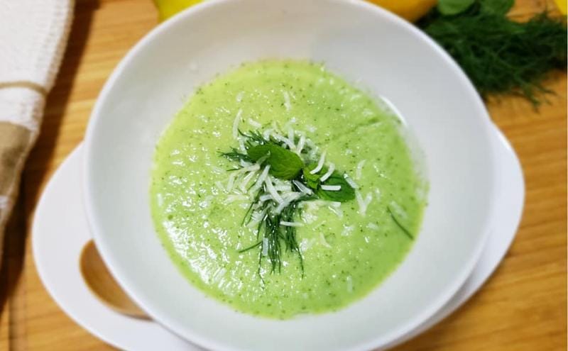 キュウリとココナッツミルクの冷たいスープ