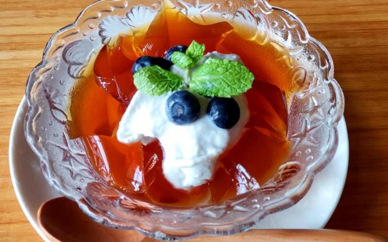 ルイボスティーゼリーのココナッツクリーム添え