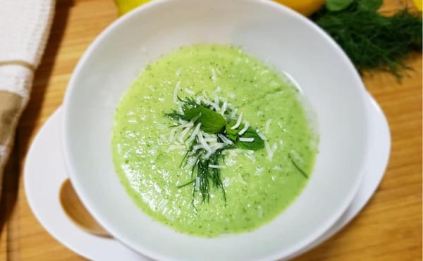 キュウリとココナッツミルクの冷たいスープ
