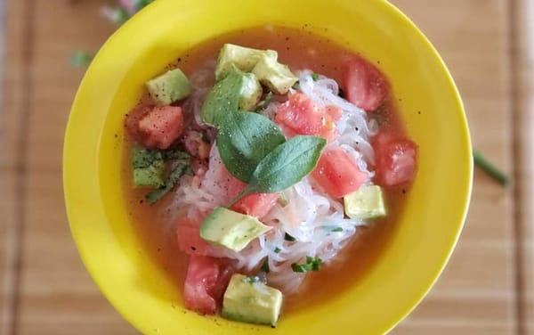 トマトとアボカドのしらたき冷製パスタ